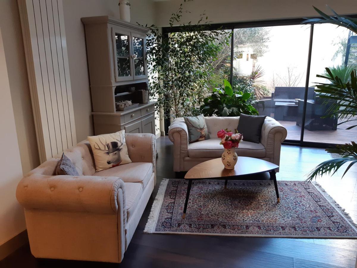 La Glycine Blanche Hotel Pomas Екстериор снимка