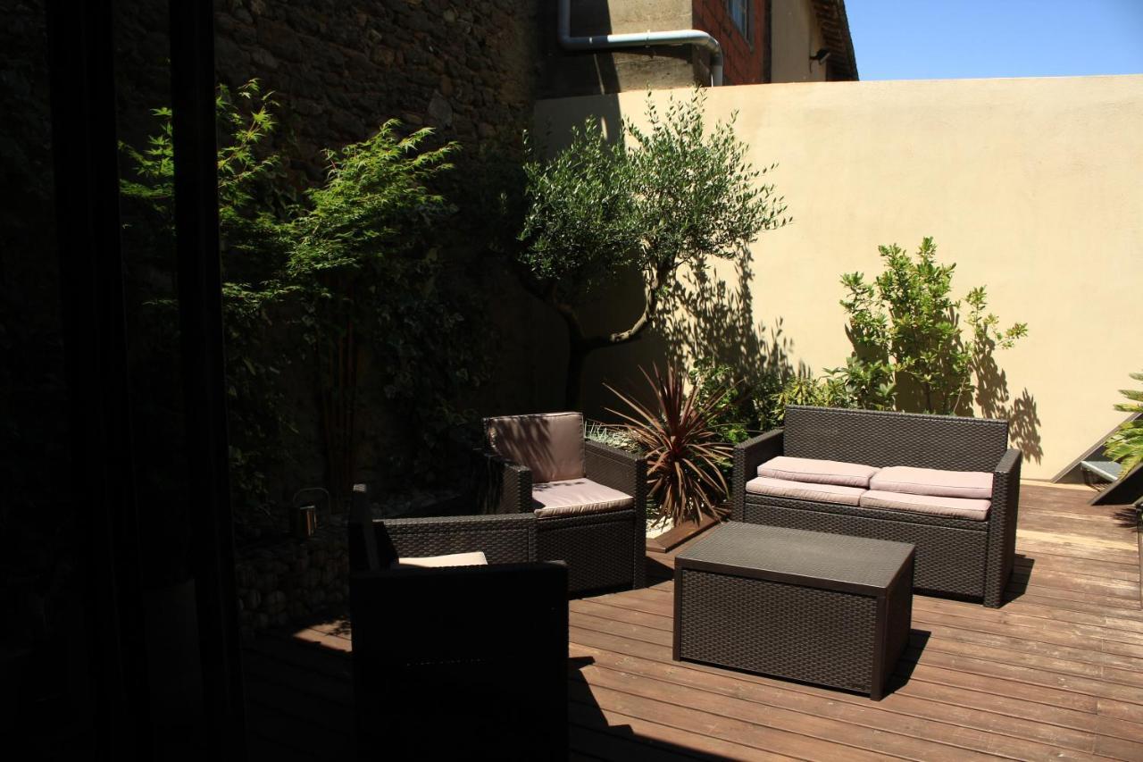 La Glycine Blanche Hotel Pomas Екстериор снимка